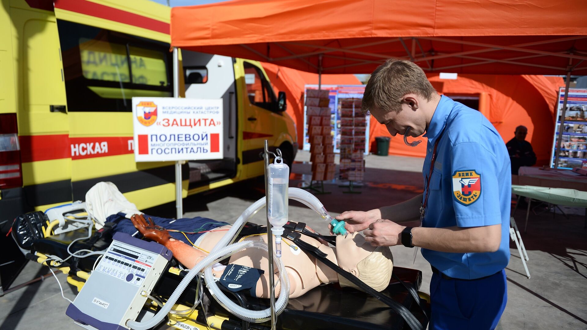 Полевой многофункциональный госпиталь представлен в открытой экспозиции на Международном военно-техническом форуме АРМИЯ-2016  - РИА Новости, 1920, 24.02.2022