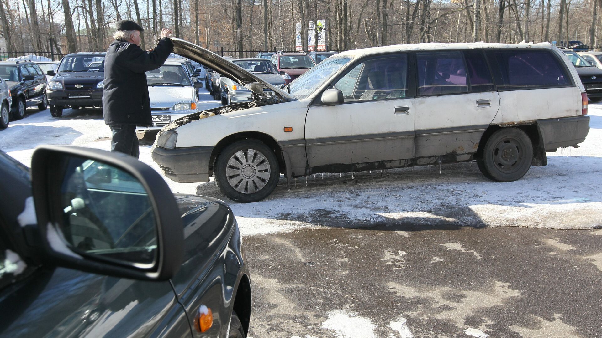 Выдача свидетельства на покупку нового автомобиля в рамках проекта утилизации старых авто - РИА Новости, 1920, 21.02.2020