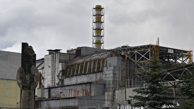 Саркофаг на энергоблоке Чернобыльской атомной электростанции