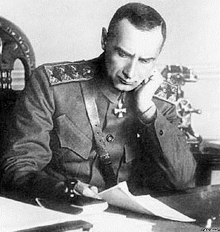 Верховный Правитель России и Верховный Главнокомандующий Русской армией адмирал Александр Колчак