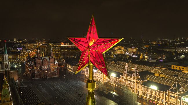 Звезда на Спасской башне Московского Кремля