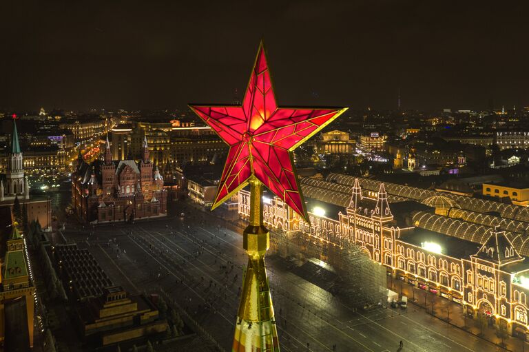 Звезда на Спасской башне Московского Кремля