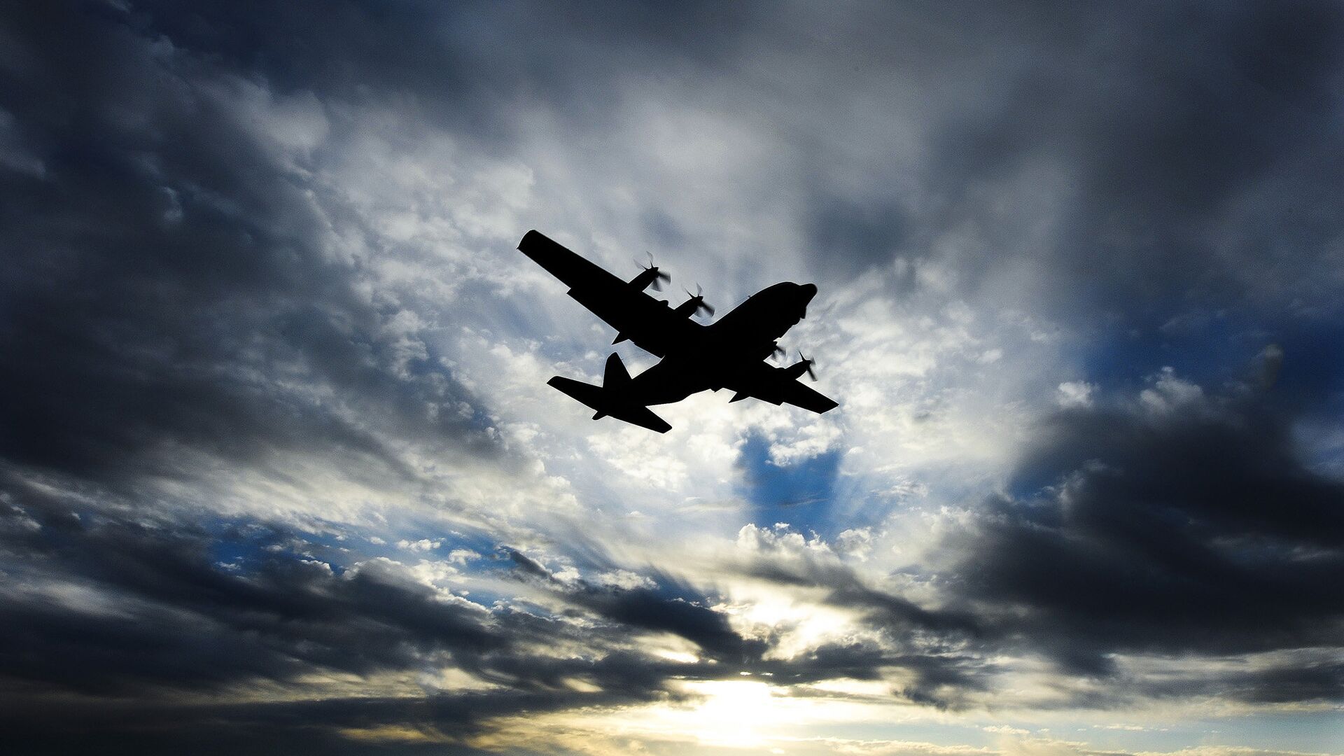 Военно-транспортный самолет ВВС США С-130 Hercules - РИА Новости, 1920, 30.09.2020