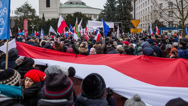 Антиправительственная демонстрация оппозиционных партий в Варшаве