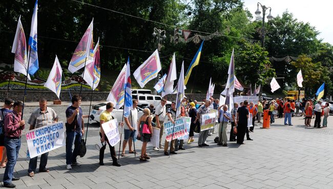 Члены Объединения свободных профсоюзов и Свободного профсоюза южной железной дороги проводят акцию протеста Члены Объединения свободных профсоюзов и Свободного профсоюза южной железной дороги проводят акцию протеста