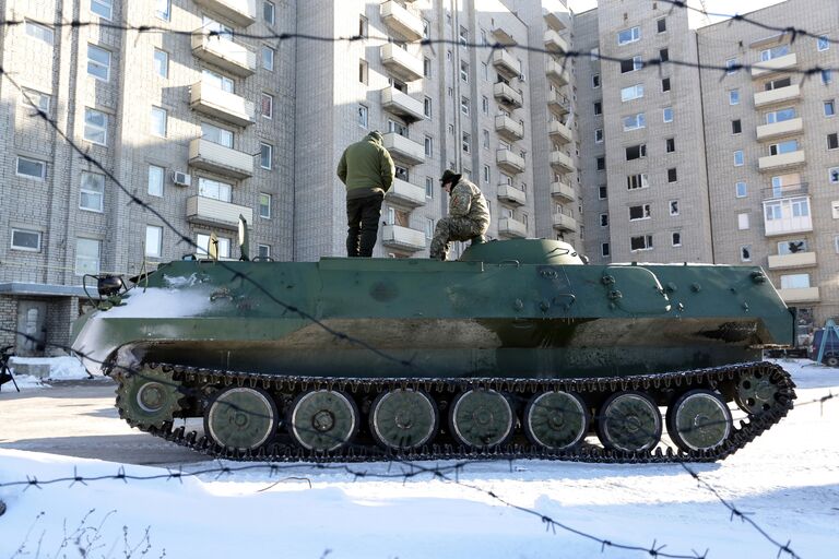 Бронемашина ВСУ в Авдеевке, Украина. 30 января 2017 Бронемашина ВСУ в Авдеевке, Украина. 30 января 2017