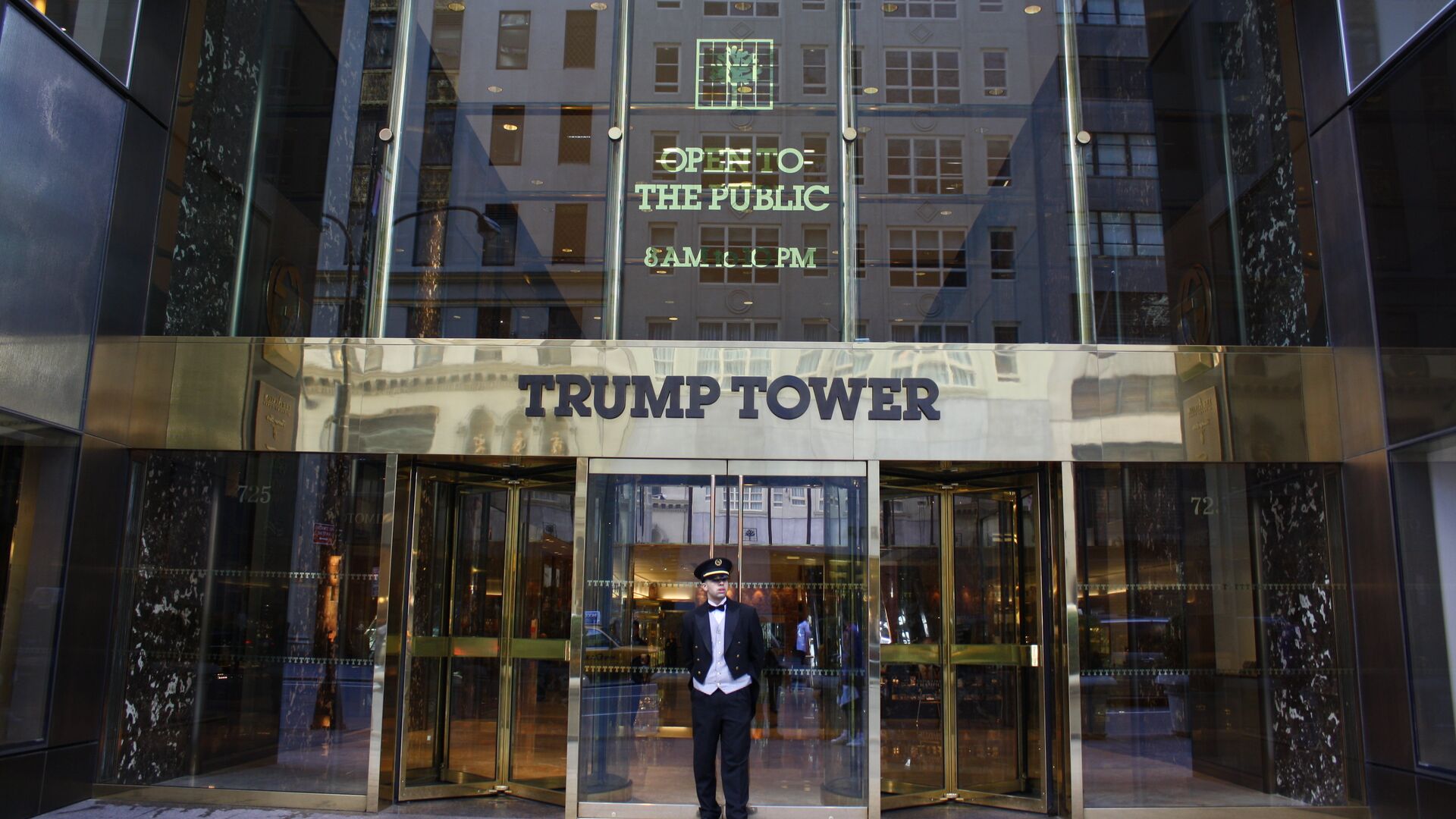 Главный вход в здание Trump Tower - РИА Новости, 1920, 20.02.2021