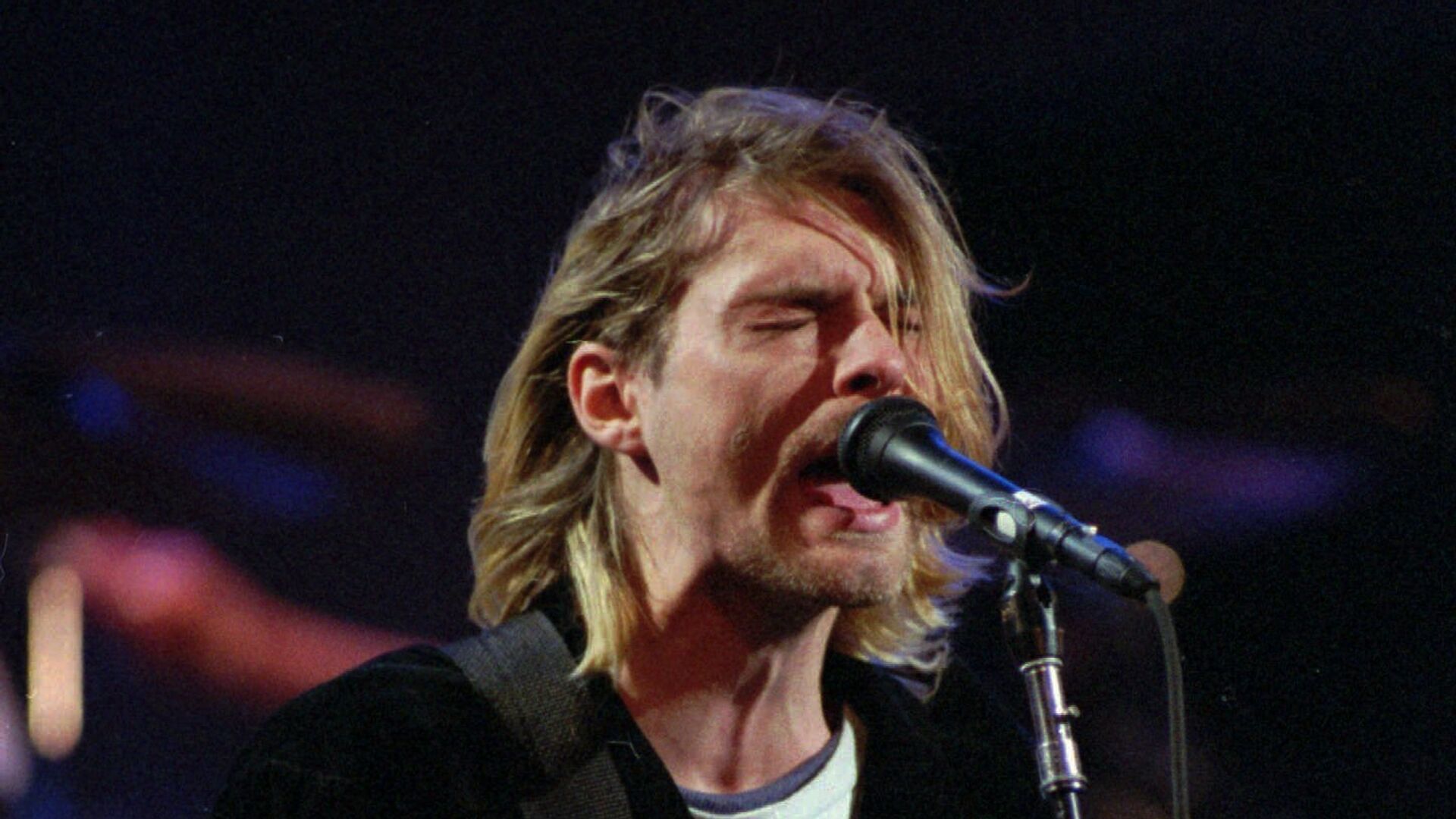 Курт Кобейн, вокалист группы Нирвана, во время записи MTV's Live и Loud Production в Сиэтле - РИА Новости, 1920, 11.02.2026