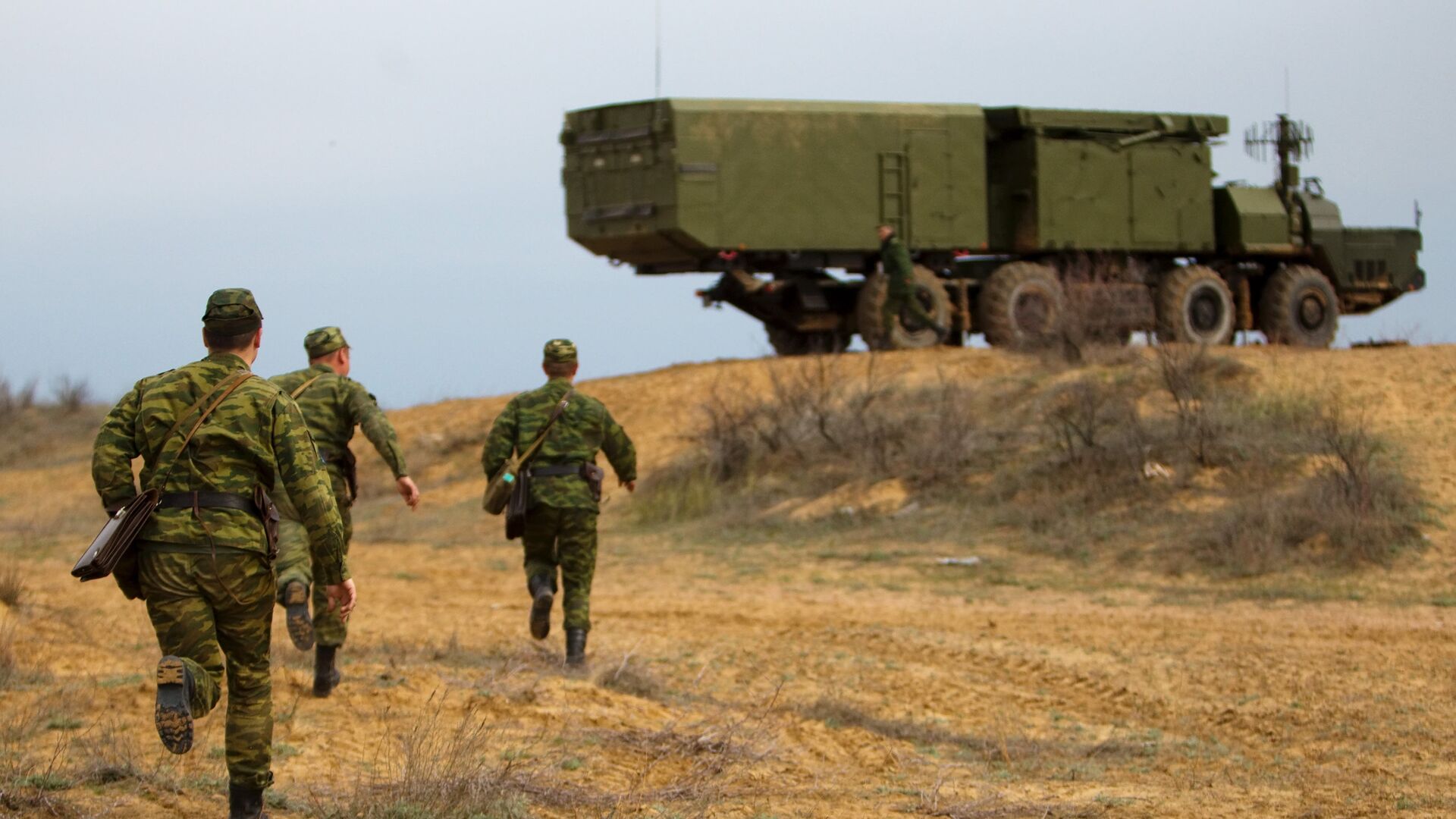 Зенитно-ракетная система С-300 на полигоне Ашулук в Астраханской области, где проходят учения войск ПВО - РИА Новости, 1920, 11.04.2022