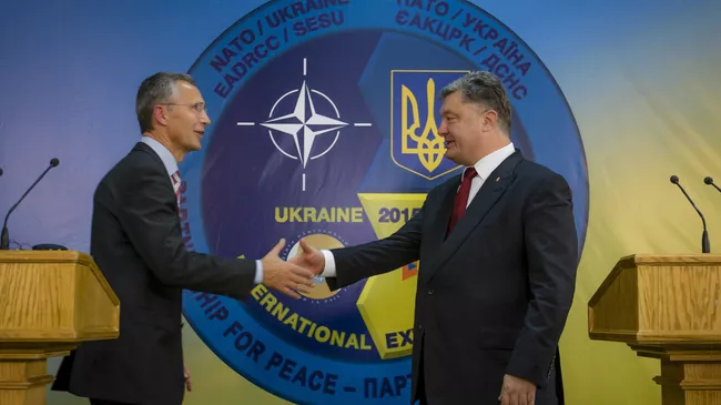 Генеральный секретарь НАТО Йенс Столтенберг и президент Украины Петр Порошенко