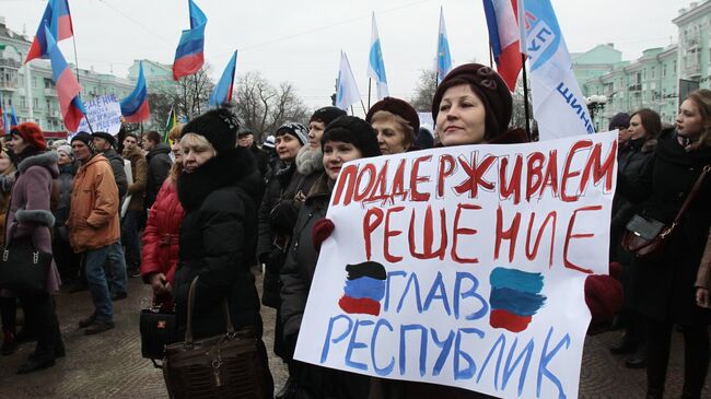 Митинг в Луганске с требованием прекращения блокады Донбасса