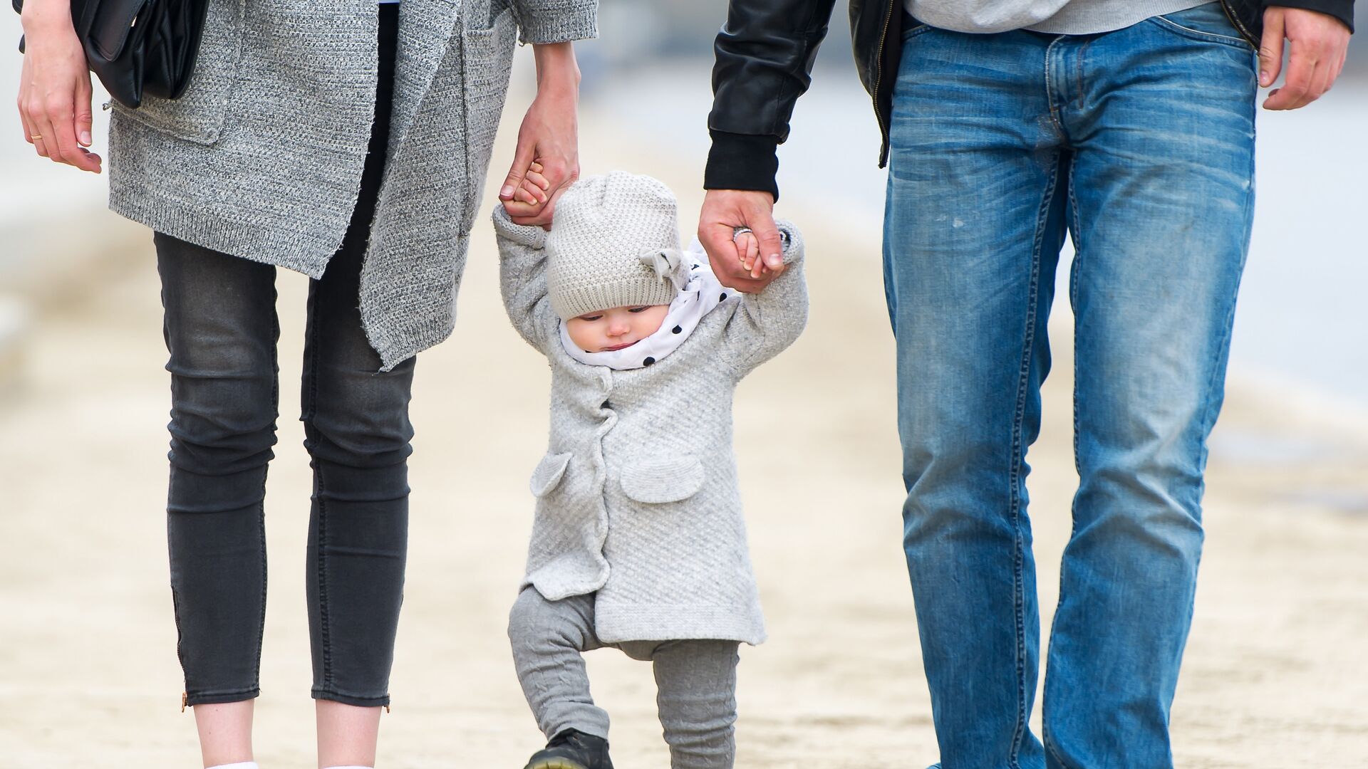 Семья на прогулке - РИА Новости, 1920, 20.06.2025