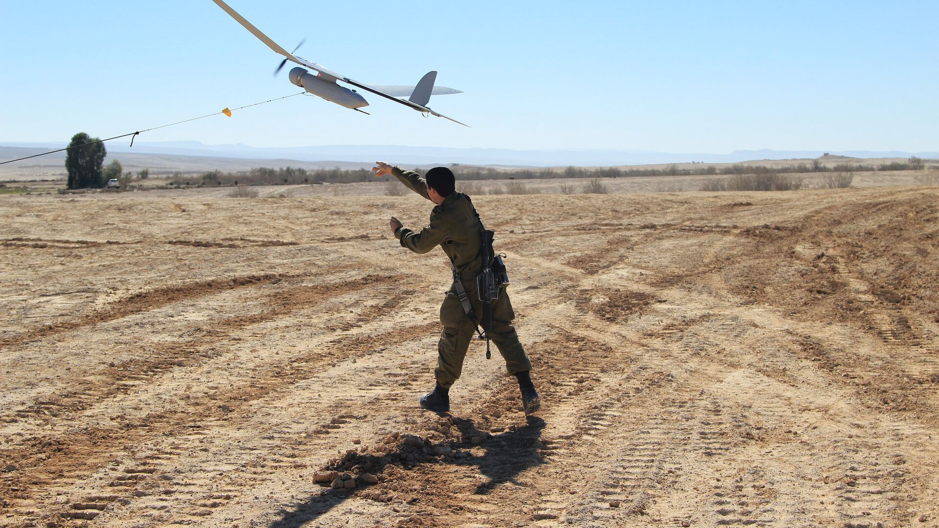 Израильские военные запускают разведывательный беспилотник Skylark. Архивное фото - РИА Новости, 1920, 20.10.2023