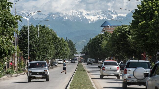 Вид на одну из городских улиц в Цхинвале