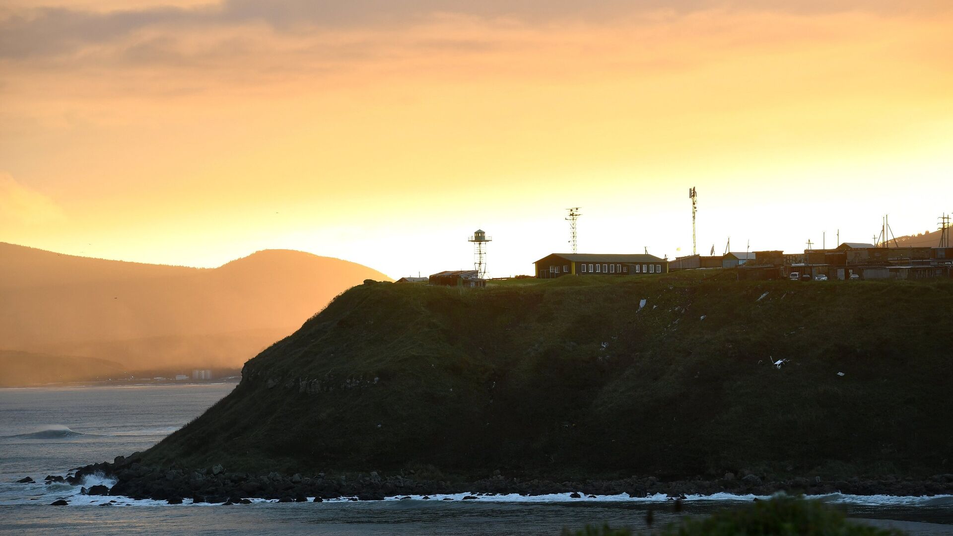 Поселок Южно-Курильск на острове Кунашир Большой Курильской гряды - РИА Новости, 1920, 06.09.2022