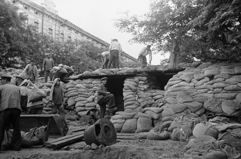 Жители Киева готовятся к обороне. Сентябрь 1941 года 