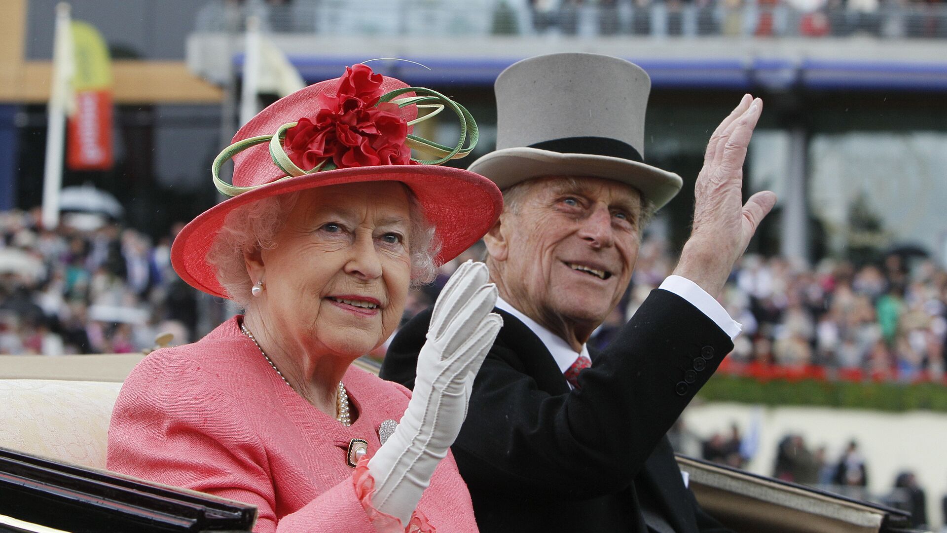 Королева Великобритании Елизавета II и принц Филипп прибыли на скачки Royal Ascot в Аскоте - РИА Новости, 1920, 17.02.2021