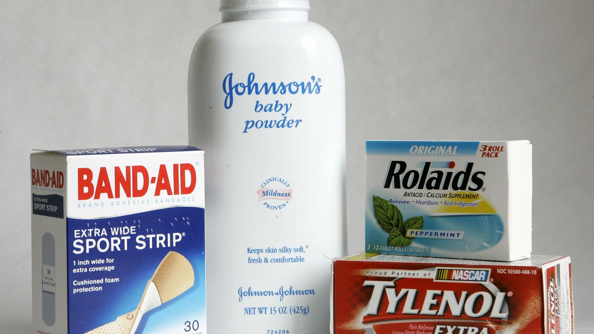 Продукция компании Johnson & Johnson  - РИА Новости, 1920, 16.10.2025