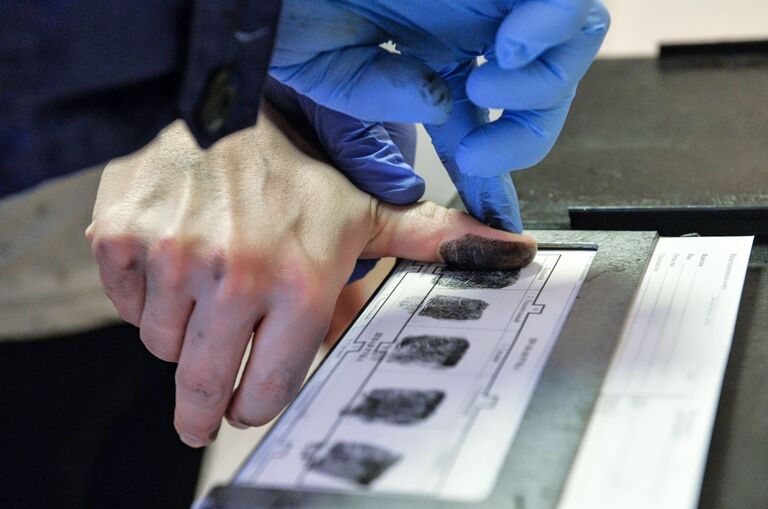 Снятие отпечатков пальцев