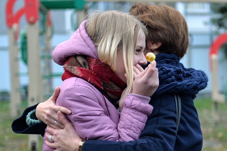 Главное - сохранять спокойствие и стараться поддерживать ребенка, дать ему несколько полезных советов, как решить проблему