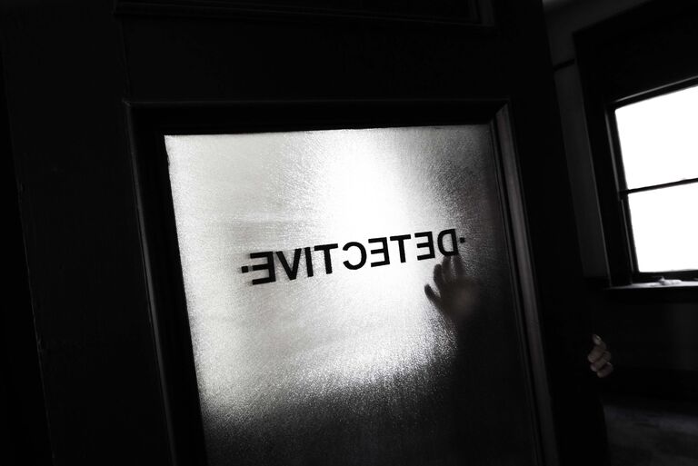 Надпись Детектив на двери Надпись Детектив на двери