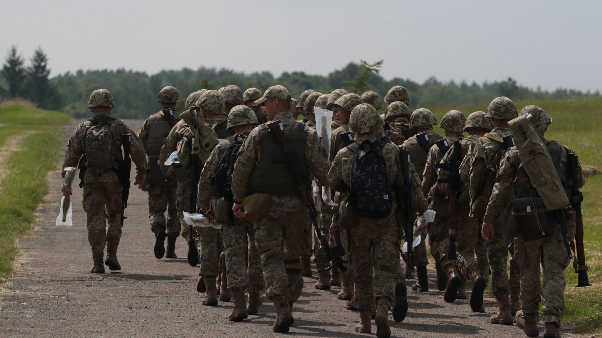 Военнослужащие вооруженных сил Украины во время военных учений на Яворовском полигоне во Львовской области - РИА Новости, 1920, 16.10.2022