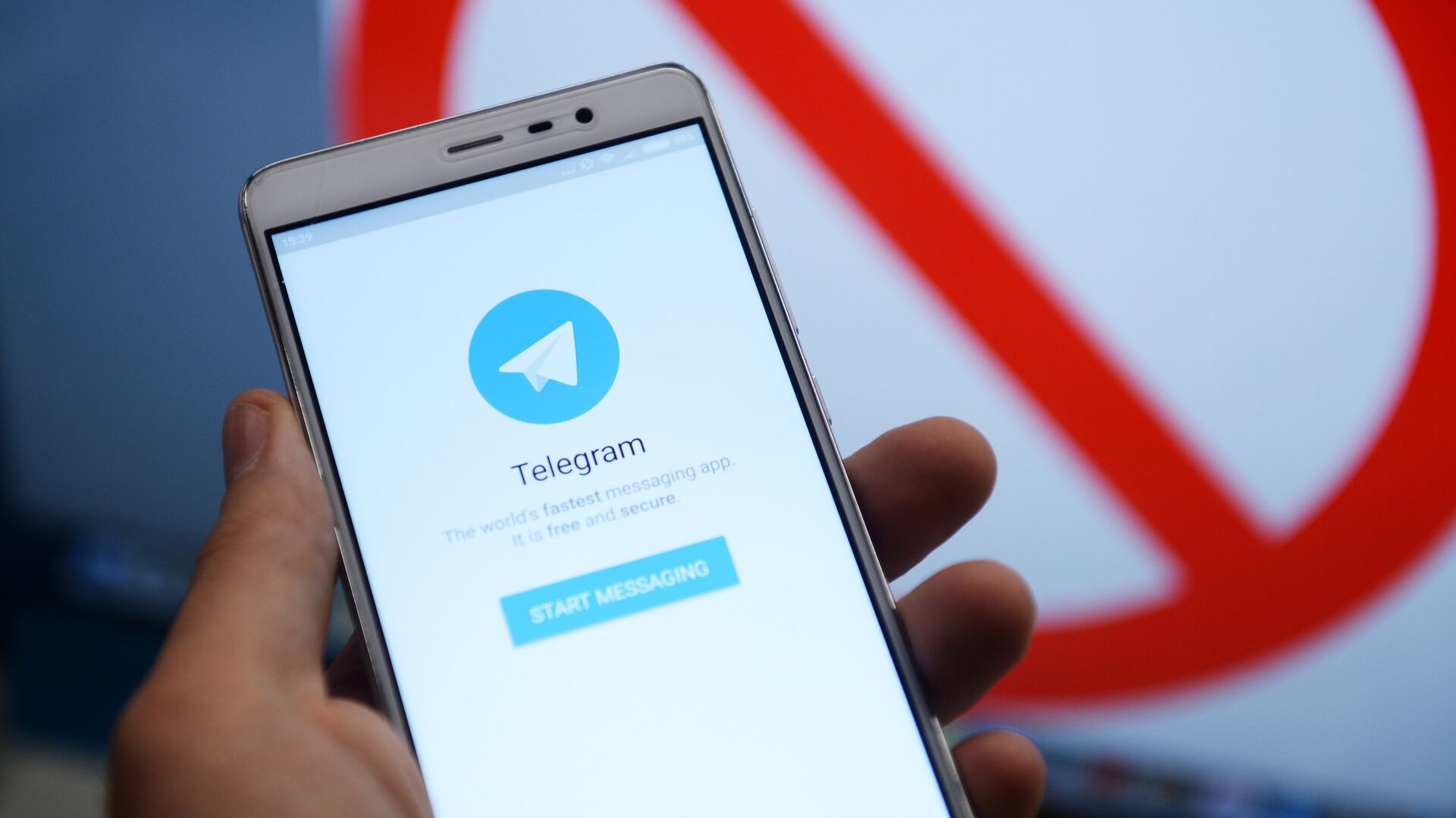 Мессенджер Telegram на экране телефона - РИА Новости, 1920, 10.03.2021