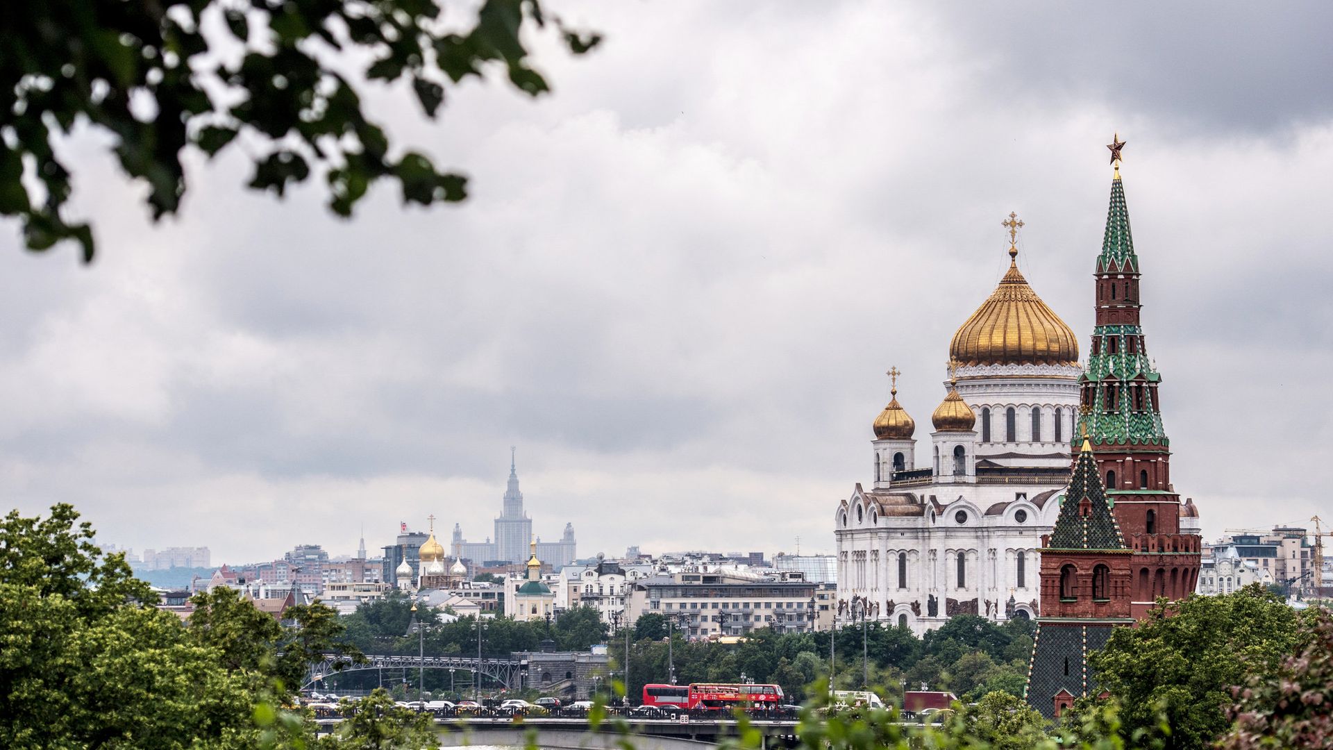 Вид на Кремль и храм Христа Спасителя в Москве - РИА Новости, 1920, 02.09.2026
