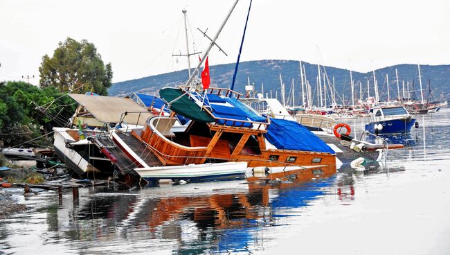 Последствия землетрясения и цунами в курортном городе Гюмбет, Турция. 21 июля 2017 Последствия землетрясения и цунами в курортном городе Гюмбет, Турция. 21 июля 2017