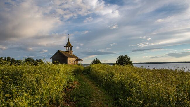 Часовня Самсона в деревне Кондобережская Медвежьегорского района Республики Карелия. 22 июля 2017