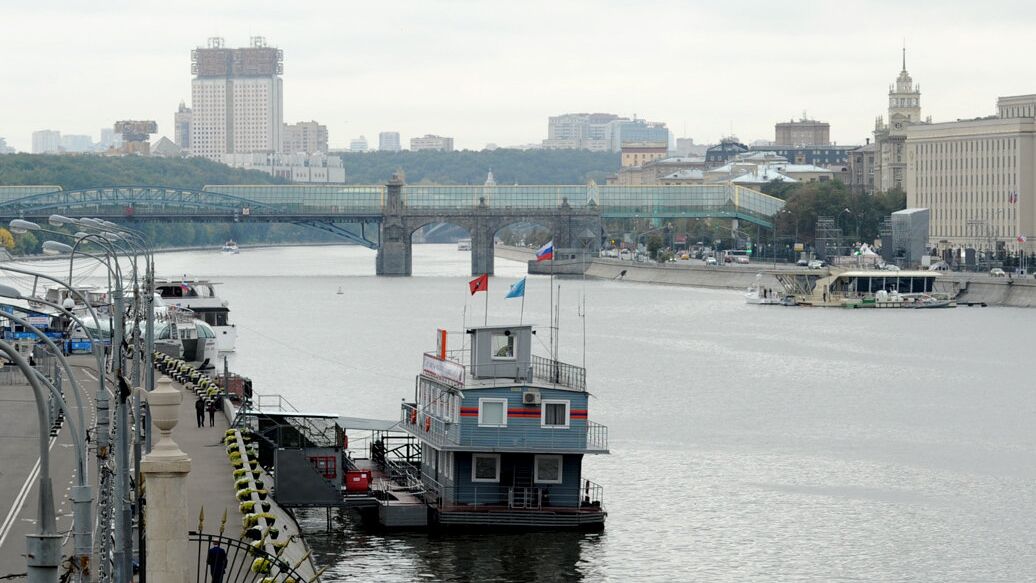 Поисково-спасательная станция в Парке Горького на фоне Андреевского моста - РИА Новости, 1920, 12.05.2021