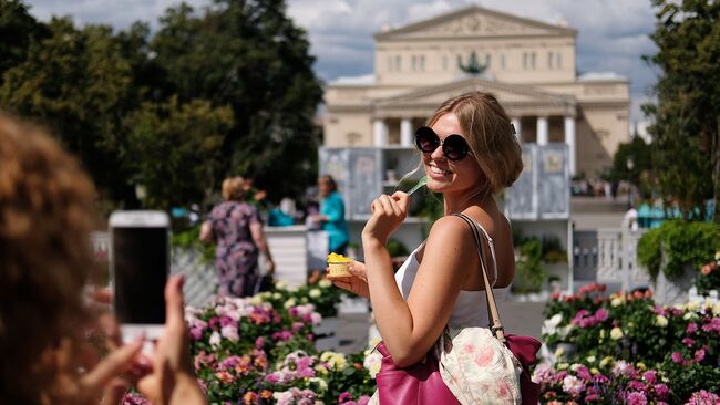 Посетители фестиваля Московское лето. Цветочный джем в Москве. Архивное фото