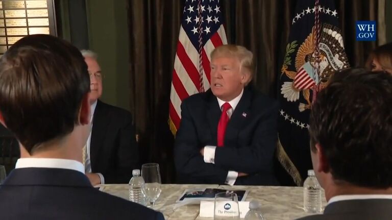 Трамп пригрозил КНДР огнем и яростью в случае реальной угрозы для США Трамп пригрозил КНДР огнем и яростью в случае реальной угрозы для США