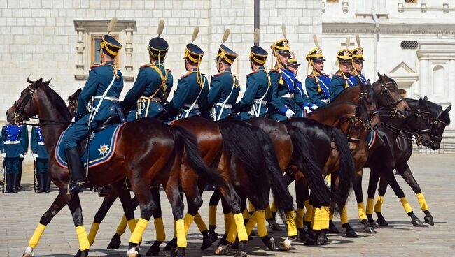 Военнослужащие Президентского полка во время развода конного караула, в рамках подготовки к фестивалю Спасская башня