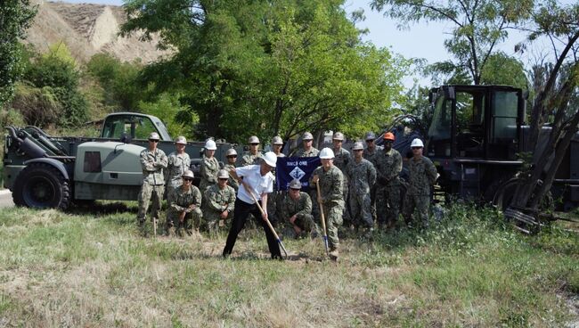 Церемония закладки фундамента оперативного центра ВМС США на военно-морской базе в Очакове