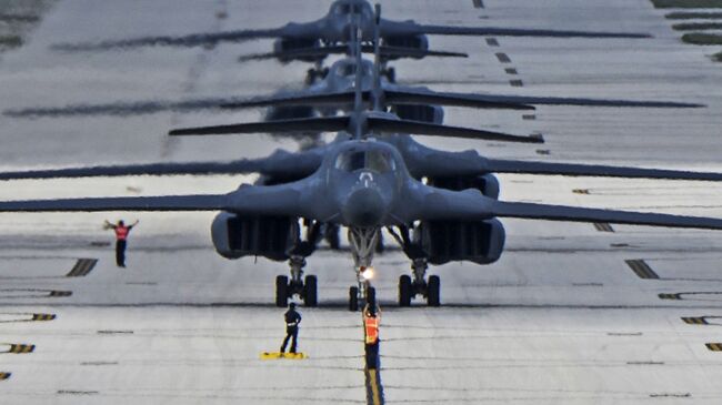 Бомбардировщики B-1B Lancer на авиабазе Андресон на Гуаме