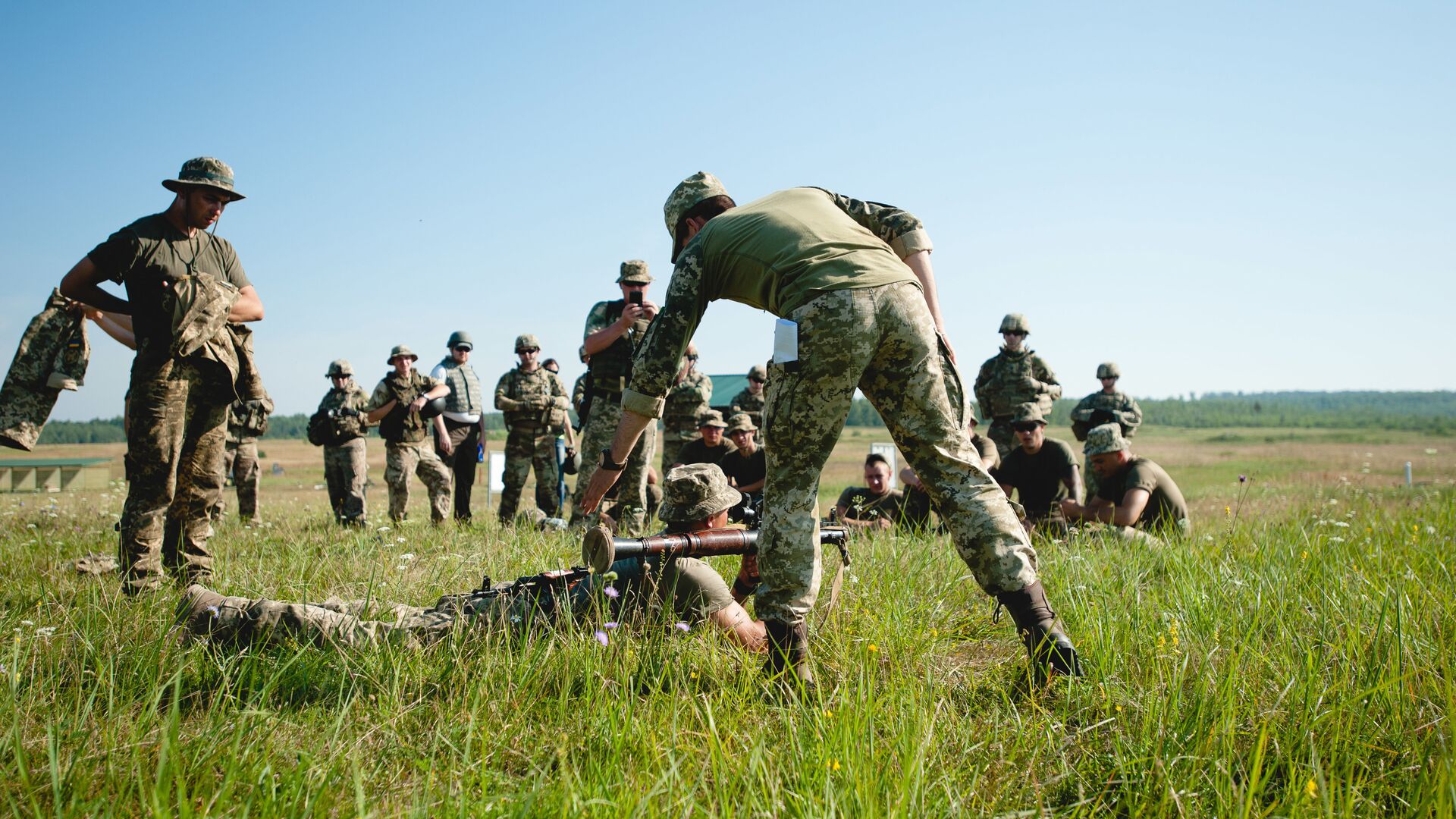 Американские инструкторы обучают украинских военных на Яворивском полигоне во Львовской области. Август 2017 года - РИА Новости, 1920, 20.05.2024