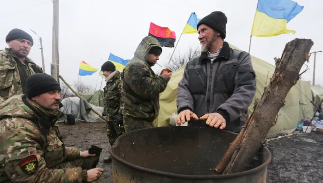 Участники торговой блокады Донбасса у станции Кривой Торец, Донецкая область