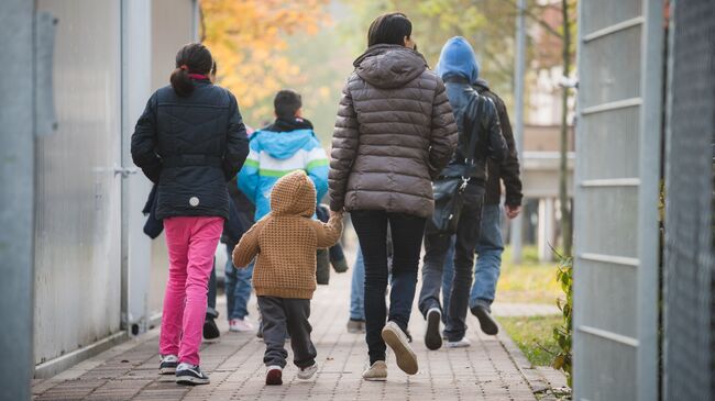 Беженцы проходят через депортационный центр в Бамберге, Германия. 2015 год 