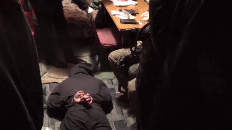 Кадры задержания членов ячейки ИГ*, планировавших совершить взрыв на транспорте