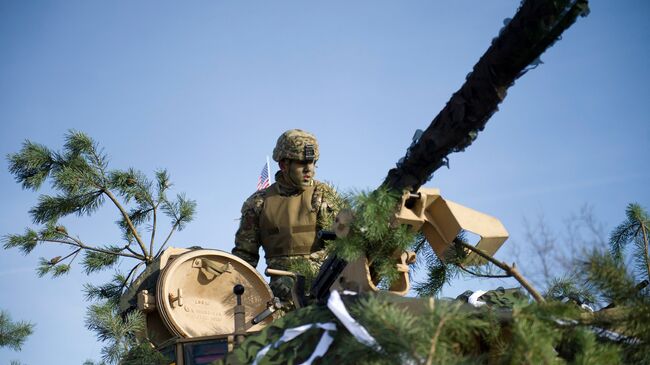 Американский военный во время учений Атлантическая решимость в Жагани, Польша