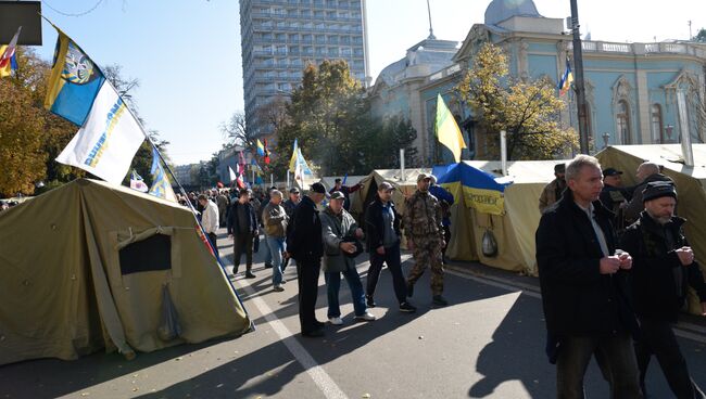 Палаточный городок сторонников политических реформ у здания Верховной рады Украины в Киеве. 18 октября 2017