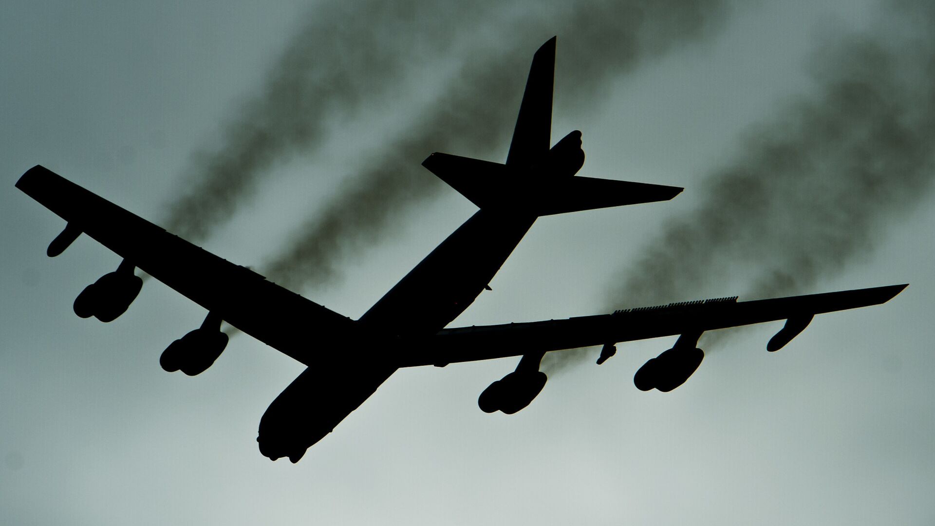 Американский стратегический бомбардировщик B-52H Stratofortress во время учений Global Thunder 17. 30 октября 2016 - РИА Новости, 1920, 25.03.2023