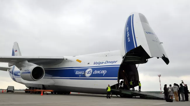 Самолет АН-124-100 Руслан авиакомпании Волга-Днепр