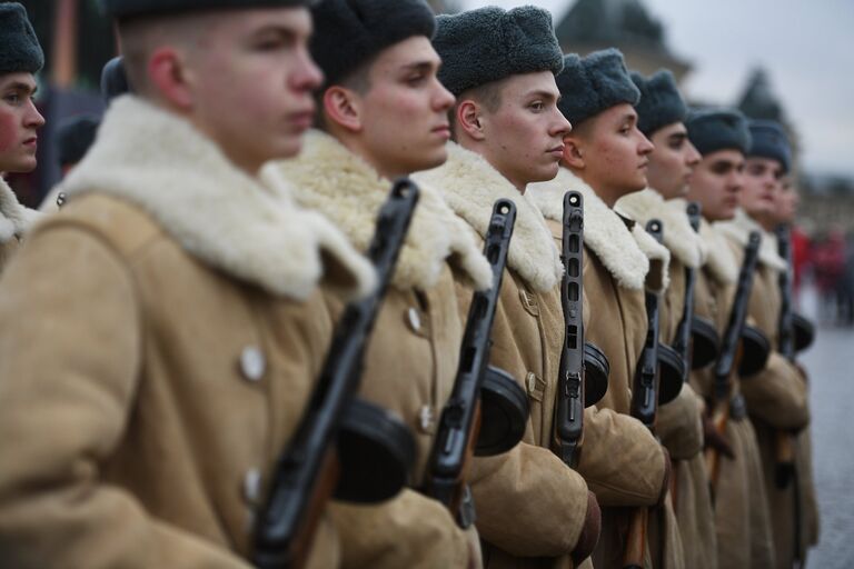 Генеральная репетиция марша, посвященного 76-й годовщине парада 1941 года, на Красной площади в Москве. 5 ноября 2017