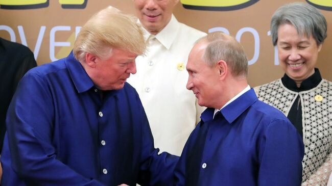 Владимир Путин и Дональд Трамп на саммите АТЭС во Вьетнаме. 10 ноября 2017