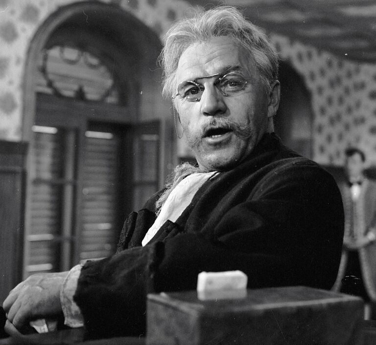 Михаил Ульянов в фильме Бег