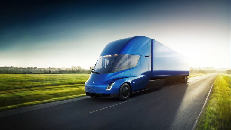 Электрический грузовик с функциями автопилота Tesla Semi