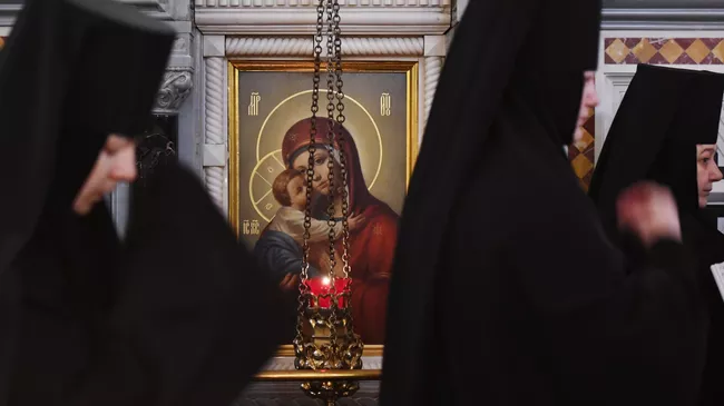 Литургия в храме Христа Спасителя