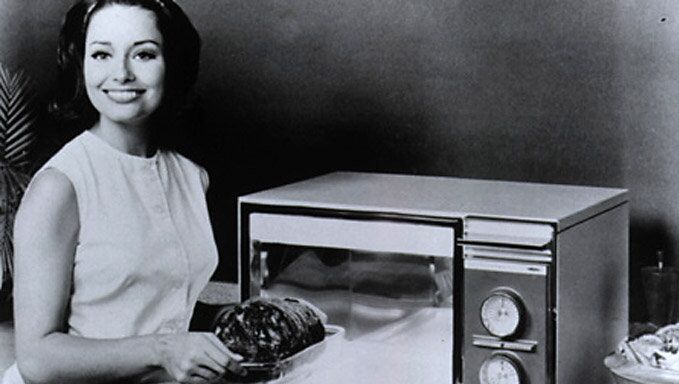 Ретро-плакат девушки с микроволновой печью - РИА Новости, 1920, 08.10.2020